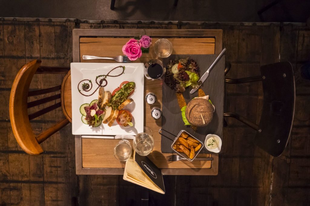 Food & Bar